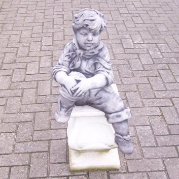Zittend jongetje 4449