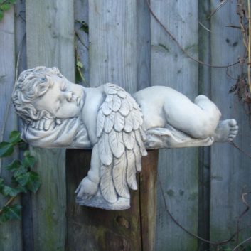 Engel liggend 4473