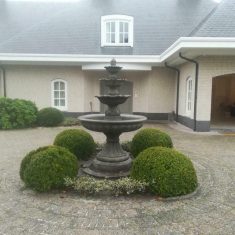 Grote fontein met 4 schalen