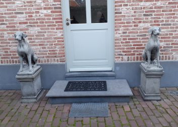 Set Engelse jachthonden op sokkel antraciet kleur
