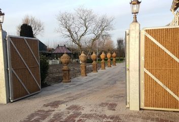 Vaas met deksel op sokkel oud roest look - Afbeelding 6