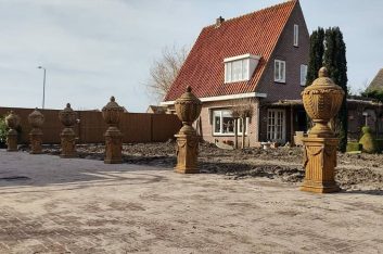 Vaas met deksel op sokkel oud roest look - Afbeelding 3