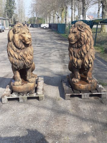 Set grote leeuwen oud roestlook