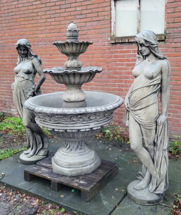AANBIEDING Renaissance fontein met 2 tuinbeelden dames - Afbeelding 2