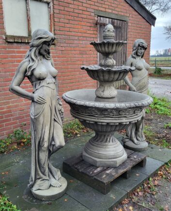 AANBIEDING Renaissance fontein met 2 tuinbeelden dames - Afbeelding 3