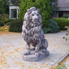 Grote leeuw grijs/zwart gepatineerd